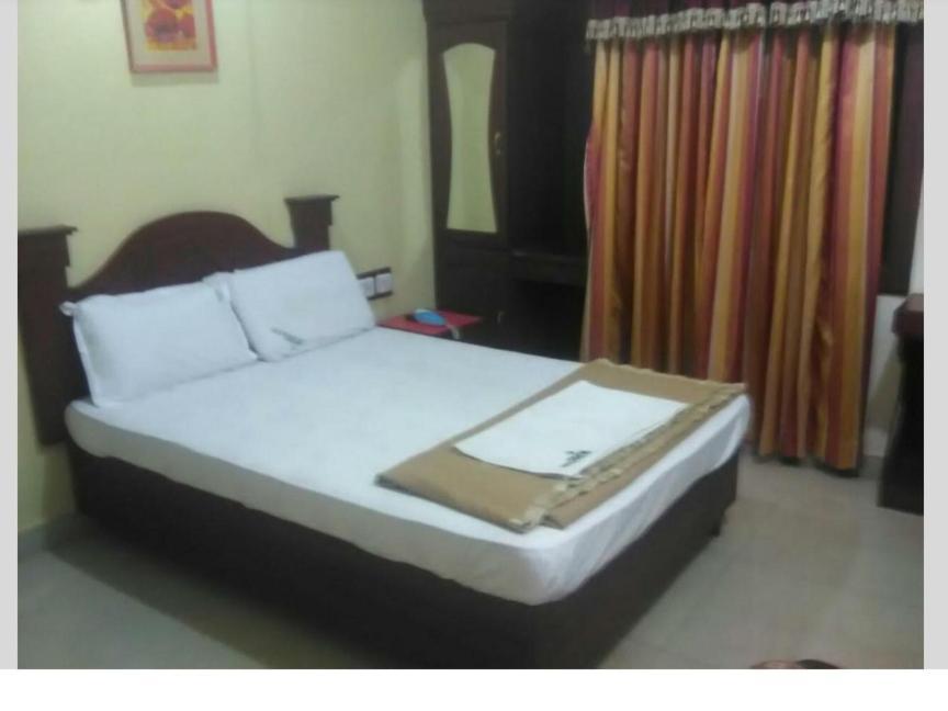 Hotel Priya Chengannur Rum bild