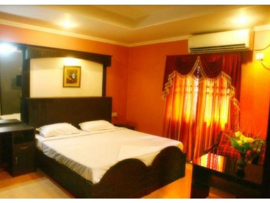 Hotel Priya Chengannur Rum bild